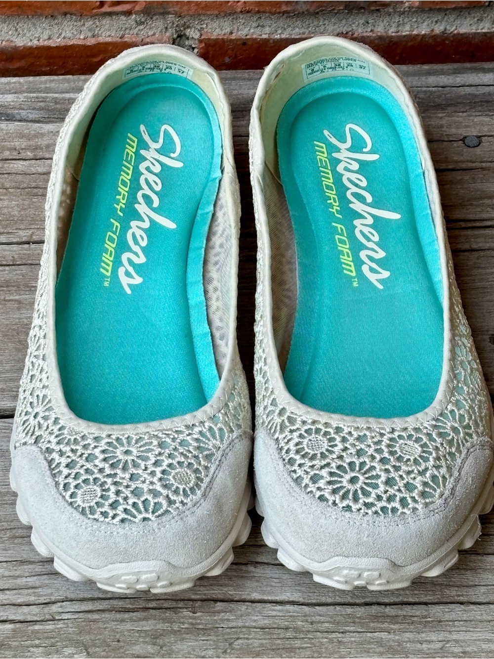Skechers Comfort Memory Foam Ivory Natural Lace Slip On Shoes Sz 8M - Picture 3 of 7